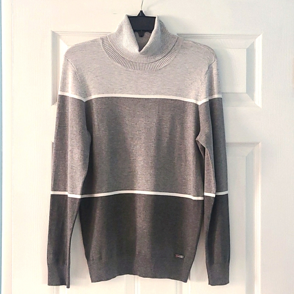 Calvin Klein Turtleneck Sweater.   Size Medium.   Gray
